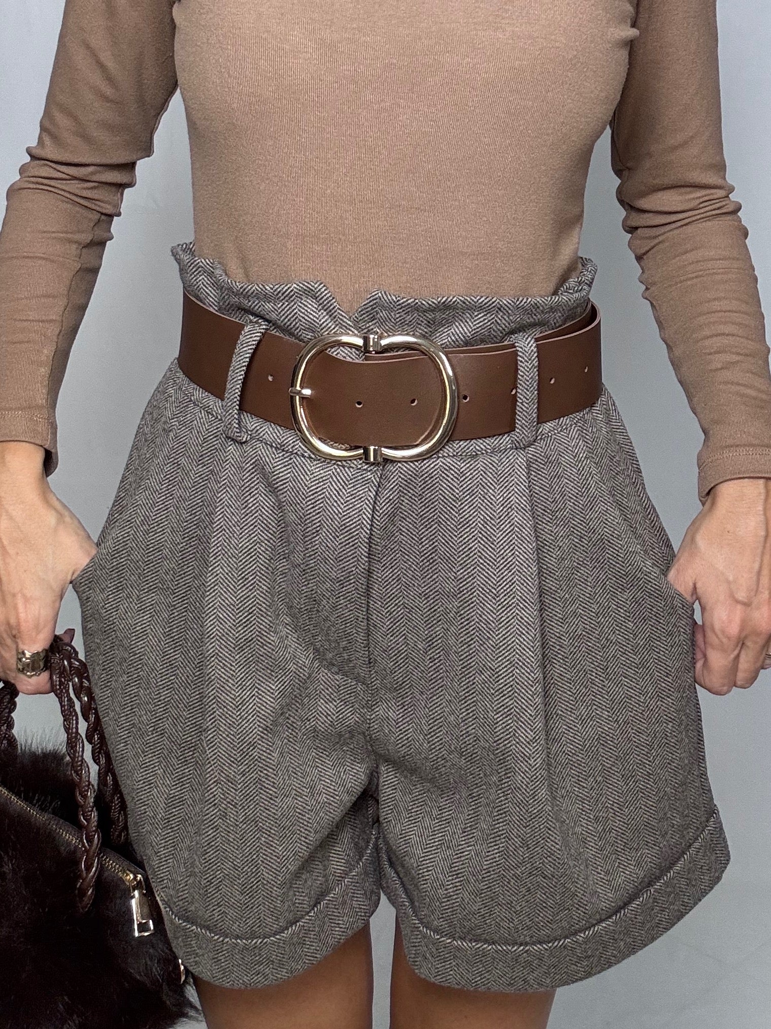 Shorts spigato con cintura fango