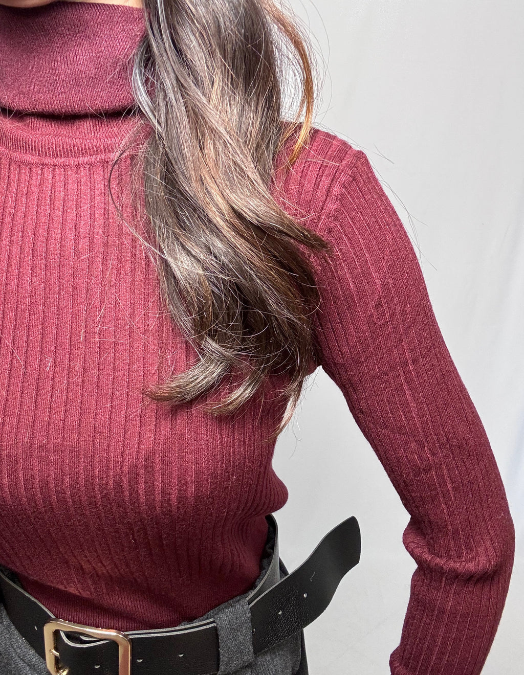 Maglia collo alto a costine Sanem vino