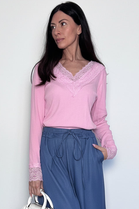 Maglia Bea a costine con dettagli in pizzo rosa