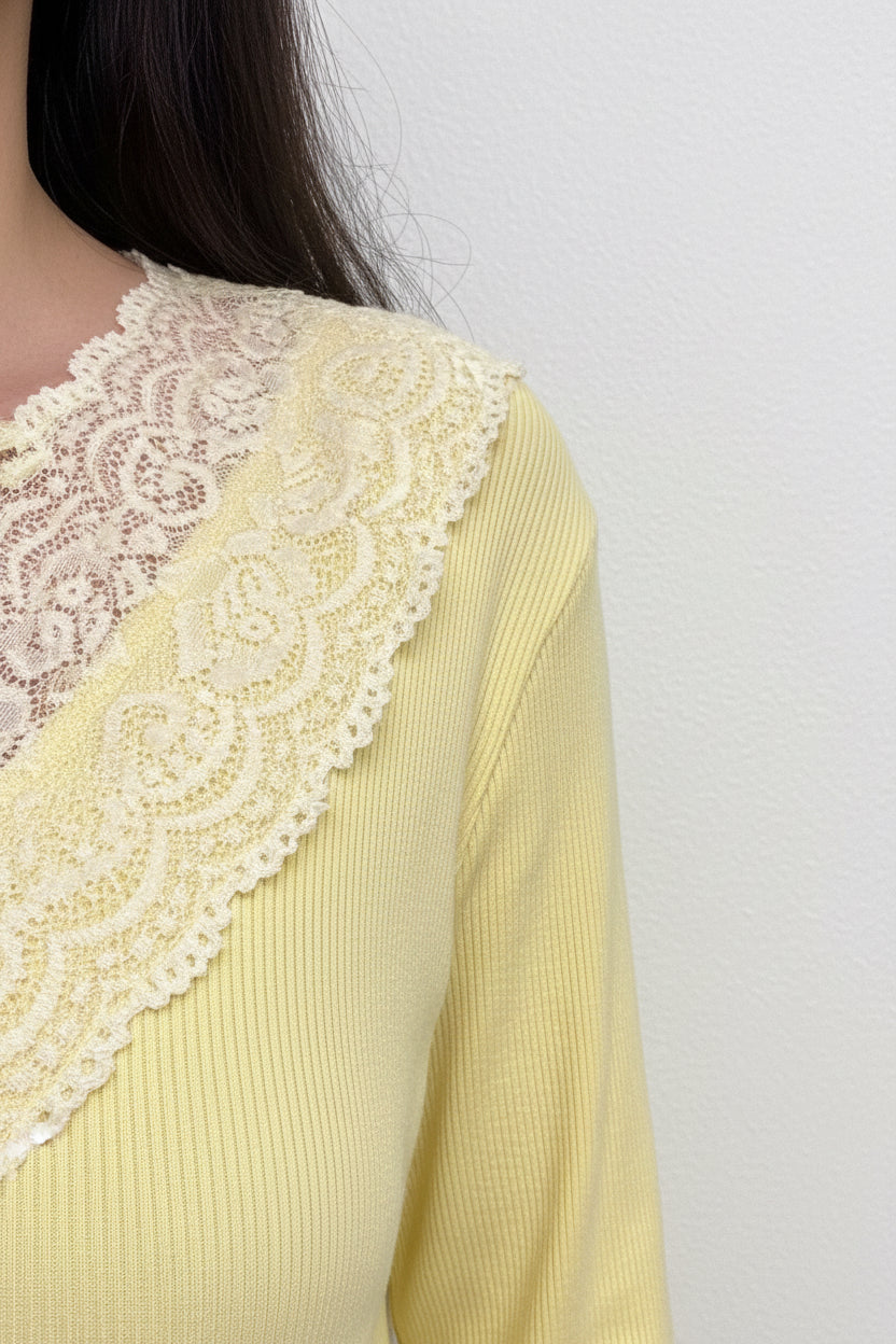 Maglia Bea a costine con dettagli in pizzo gialla